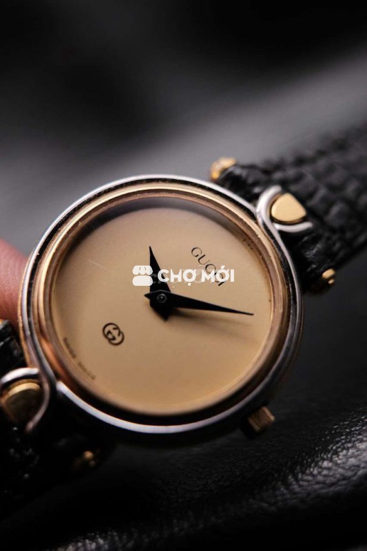 Đồng hồ Gucci demi vàng thiết kế sang trọg tinh tế