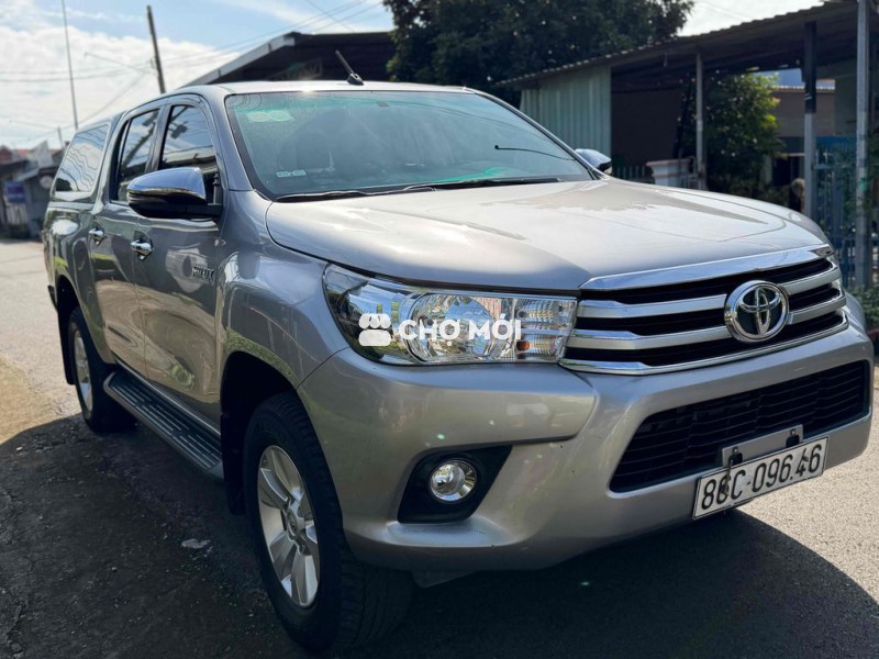 bán hilux 2017 số sàn 2 cầu