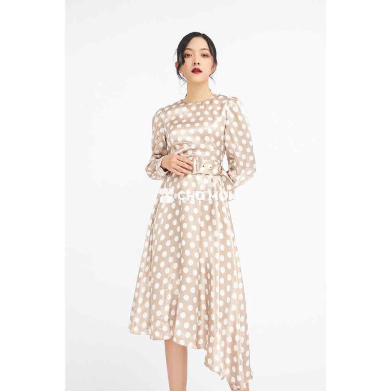 Đầm xòe lụa be chấm bi trắng cổ tròn. newtag