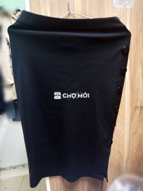 Chân váy, đằng sau khoá kéo mượt,chưa hỏng, ≈ 62cm