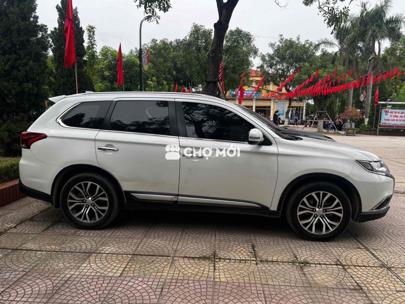 chính chủ muốn đổi xe outlender 2.0 CVT pre