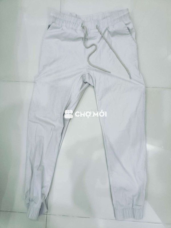 2 quần jogger Hàn form rất đẹp size M.2 cái 180k