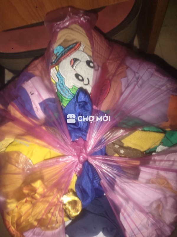 Cho tặng quần áo trẻ em