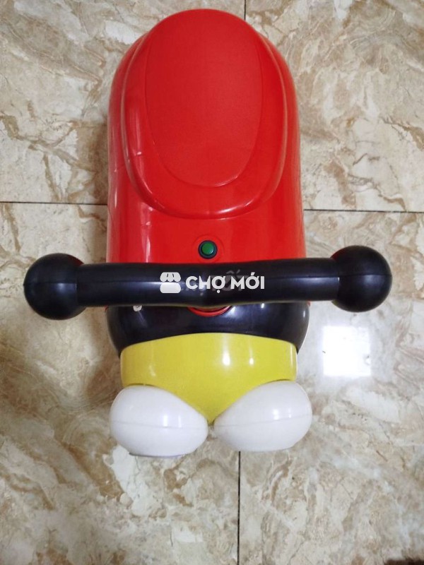 Xe đồ chơi có nhạc đèn cho bé