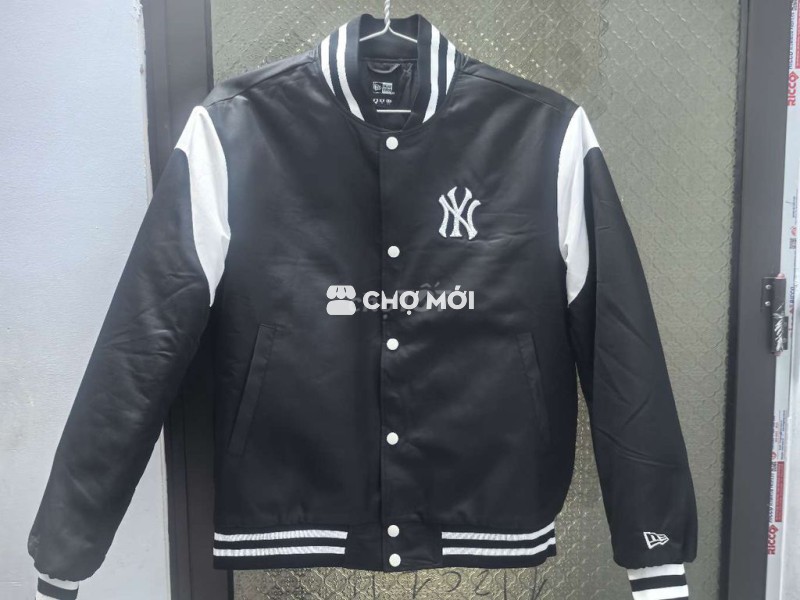 Áo khoác MLB chính hãng mới 99% cần pass