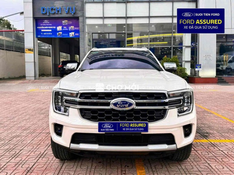 Ford Everest Titanium Trắng