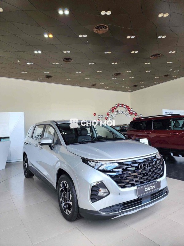 Hyundai Custin 2.0 trả trước chỉ từ 175 tr nhận xe