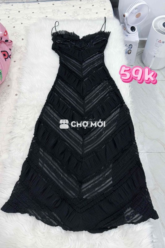 pass váy đen đi tiệc