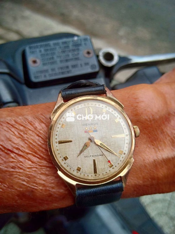 Đồng hồ lên cót tay hiệu Benrus 3sao xưa cổ Swiss.