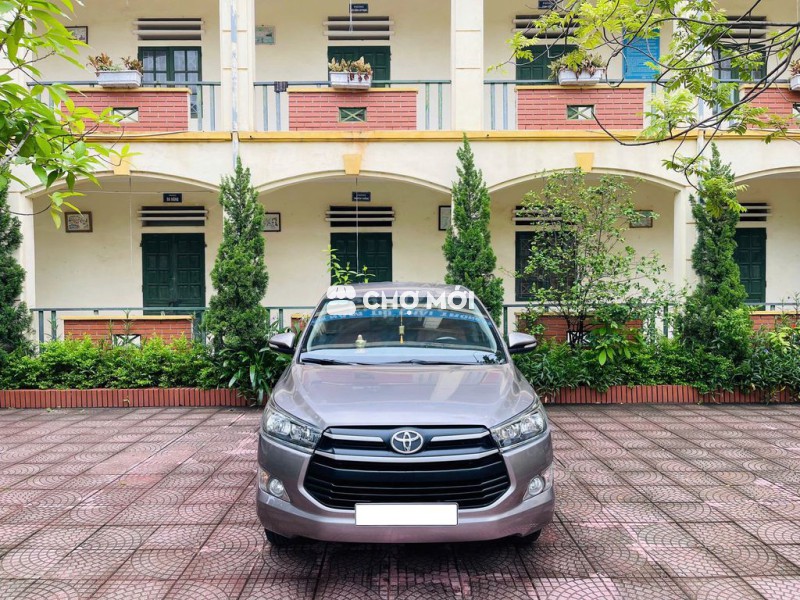 Tôi cần bán chiếc xe ô tô Toyota Innova 2.0E 2020