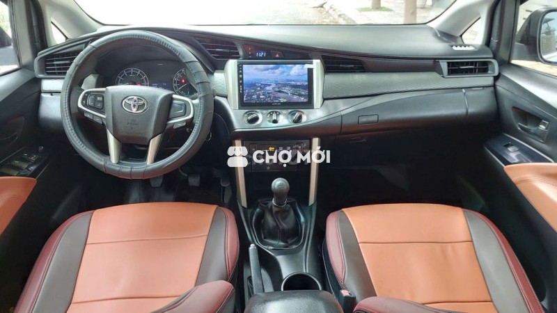 Xe nhà ít đi Toyota Innova 2019 số sàn màu nâu