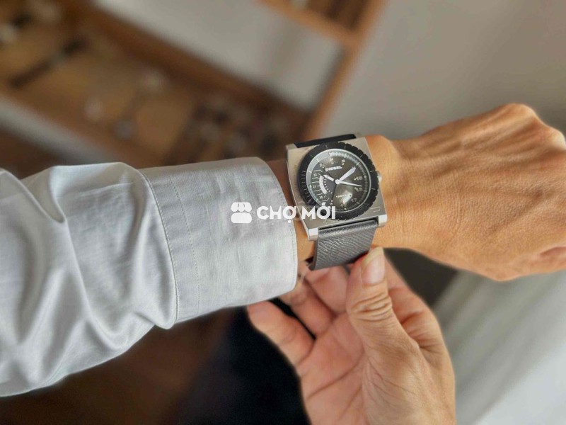 Đồng hồ Diesel dây da đen