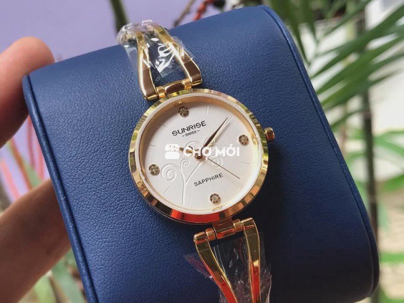 đồng hồ nữ còn mới đẹp 100%