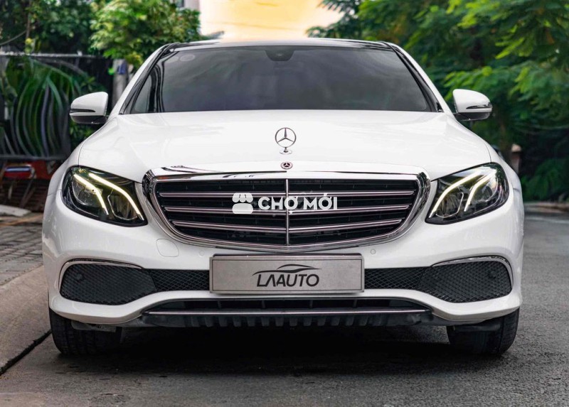 Mercedes E200 ĐKLĐ 2018 - Trắng/Nâu - Zin Đẹp