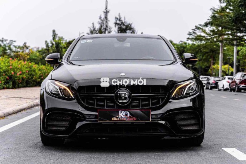 E200 2020 up full E63 màu đen nội thất nâu giá tôt