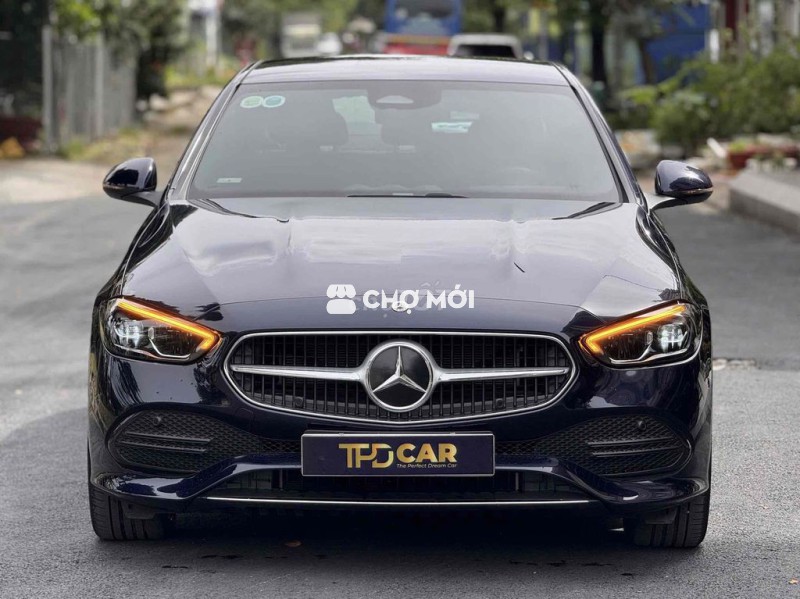 Mercedes C200 Avantgarde Plus 2022 có xuất hoá đơn