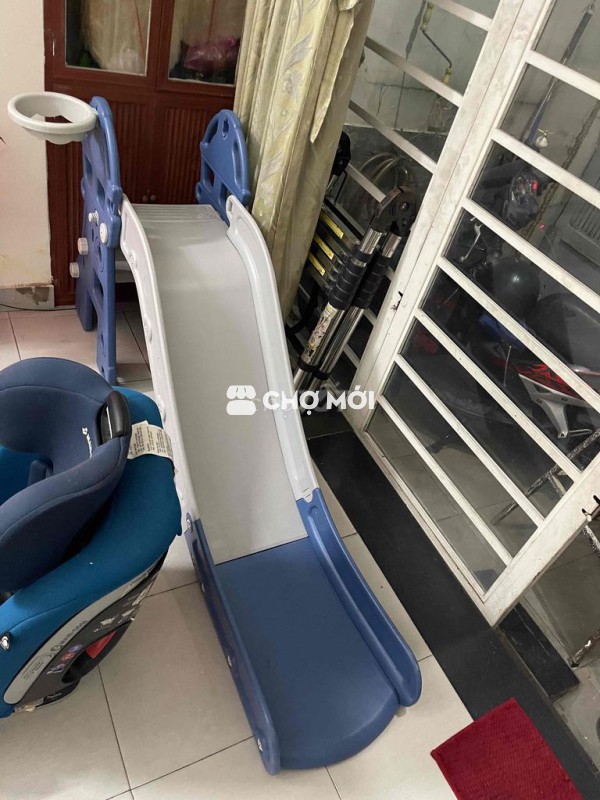 CẦU TUỘT CHO BÉ KÈM LỖ NÉM BÓNG