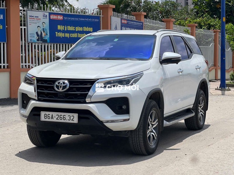 Fortuner 2023 dầu tự động 01 cầu xe còn cứng ngắt