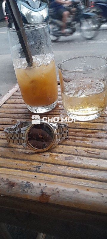 Ra đi đồng hồ ô mê ga