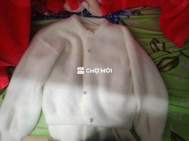 Áo khoác cardigan nữ len trắng đã qua sử dụng