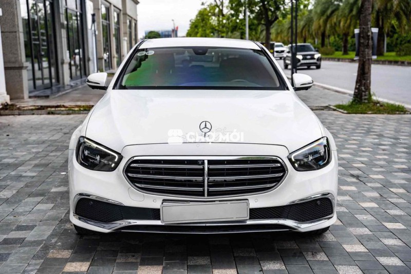 Mercedes E200 Exclusive 2022 V1 Trắng Nâu 30.000km