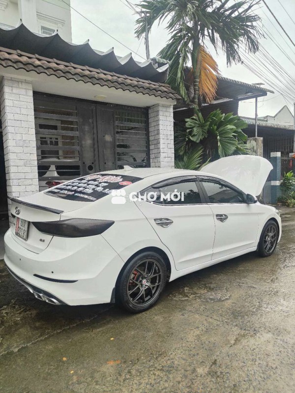 Hyundai Elantra 2016 Số sàn Trắng