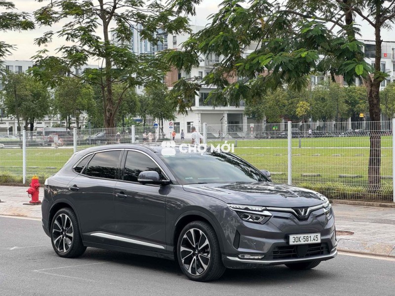VF8 Plus 2022 thuê Pin tiên phong 17.000km