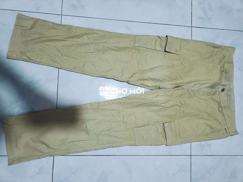 Quần kaki uni túi hộp size 31 32 còn rất mới