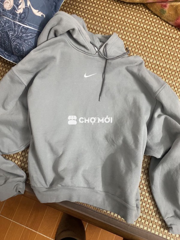 hoodir nike logo giữa ngực