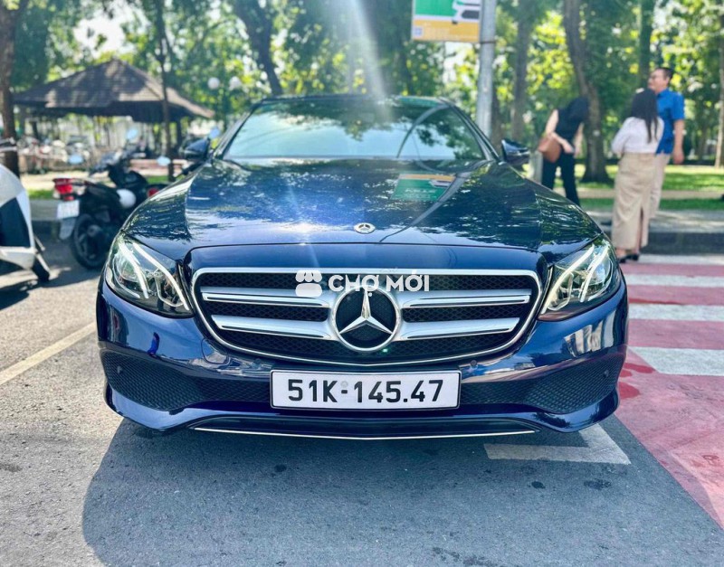 Mercedes E180 sx 2020 màu xanh nội thất nâu lăn bá