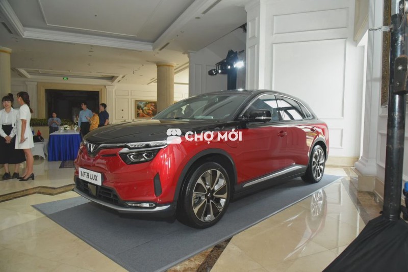 VinFast VF8 - Xe Sẵn Các Màu Giao Ngay
