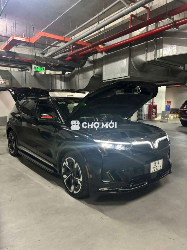 VinFast VF9 Plus 2023 6 ghế trần kính 27000 km