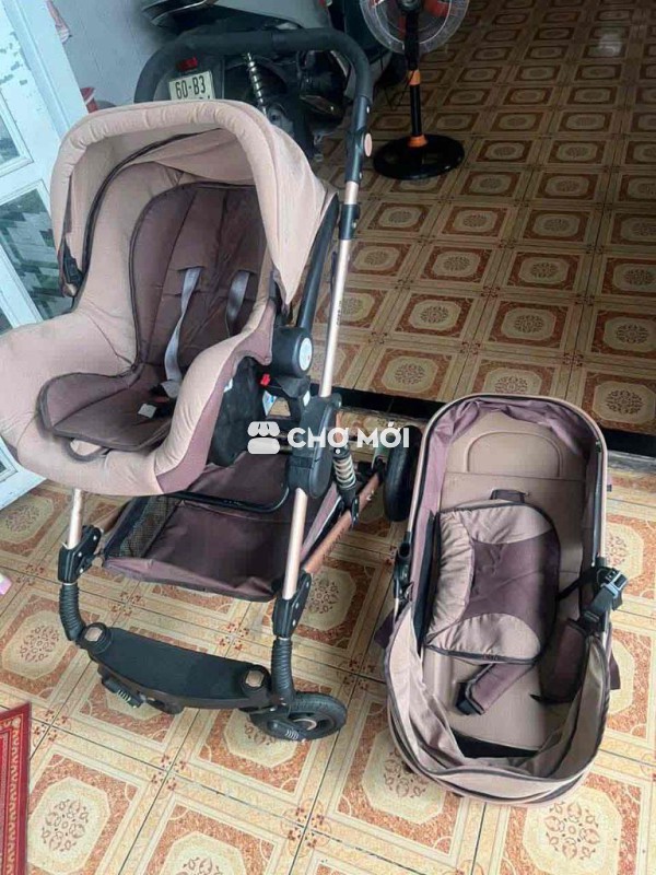 Xe đẩy dành cho em bé từ 3 tháng tới 1 tuổi
