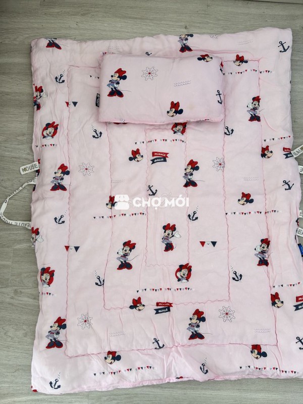 chăn và gối cho bé