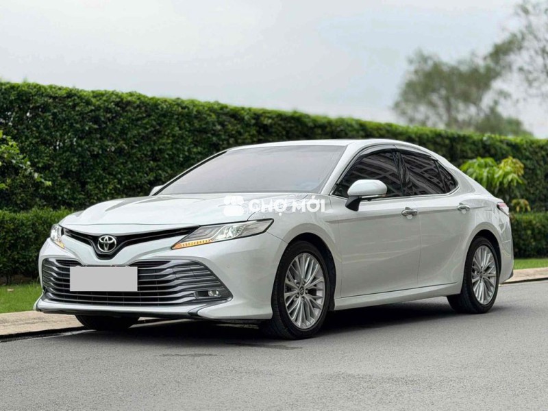 TOYOTA CAMRY 2.5Q Xuất hoá đơn công ty - SX 2019