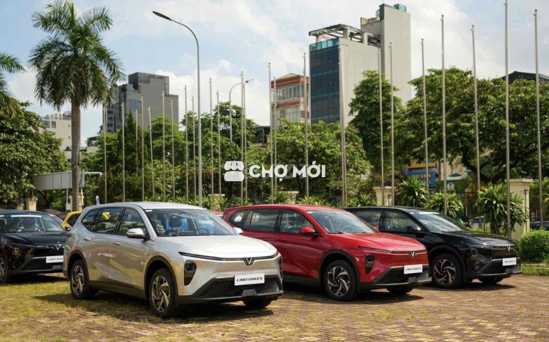 VinFast Limo Green 2025