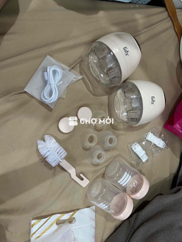 Cần bán 1 cặp máy hút sữa rảnh tay Fatz Freemax 4