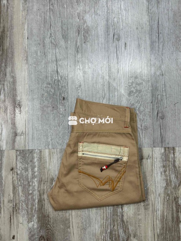 Avail.   Kaki    Chỉ thêu.   sjze.  31