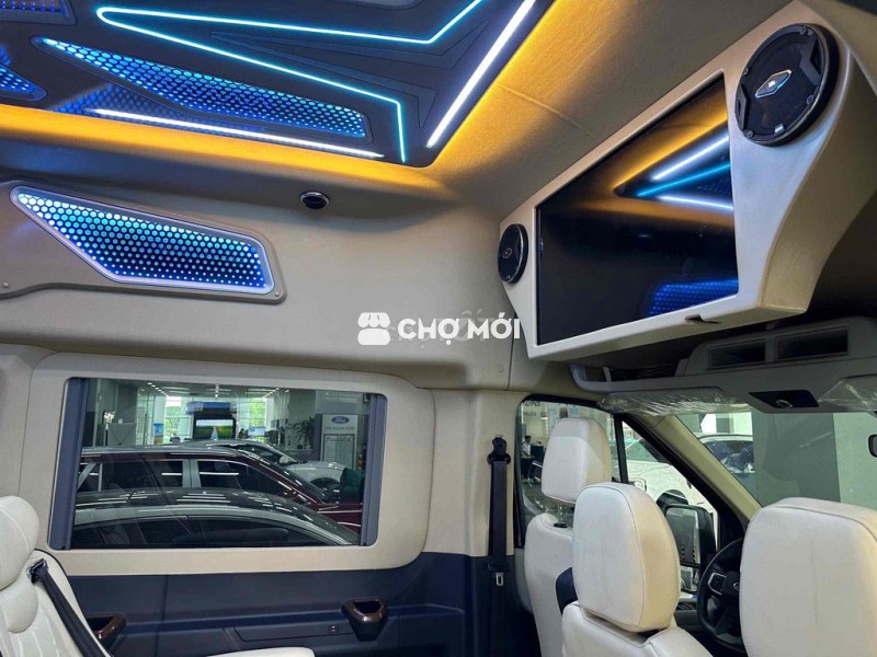 Ford Transit Limousine 10S mới 100% sẵn giao ngay