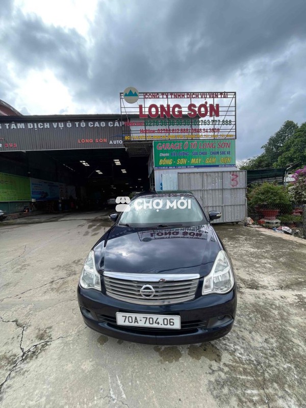 Xe gia đình đang chạy ngon