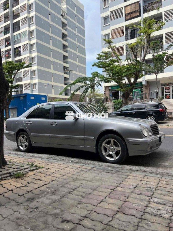 cần bán xe mer e240 sx 201 còn zin chạy rất ngon