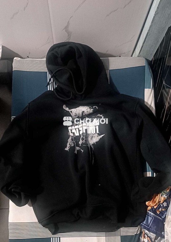 Cần pass lại con áo hoodie còn đẹp