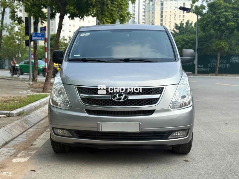Hyundai Grand Starex 2011 Van 3 chỗ máy dầu AT