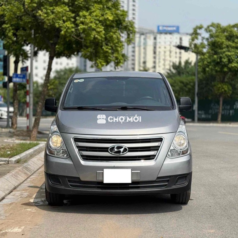 Bán gấp xe tài van 6 chỗ máy dầu Hyundai Starex