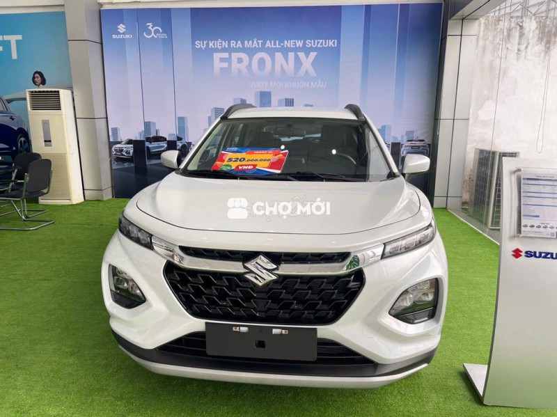 Ô tô Suzuki Fronx 2025 màu trắng, 5 chỗ