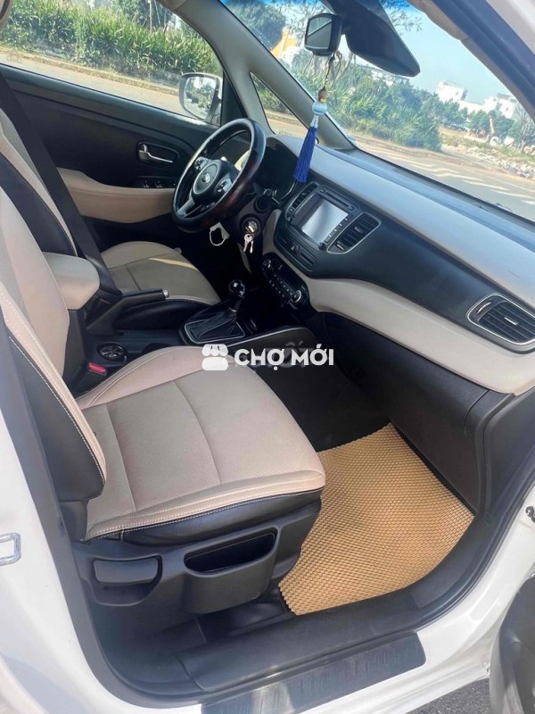 KIA RONDO 7 chỗ 2017 Trắng Tự động . xe gia đình