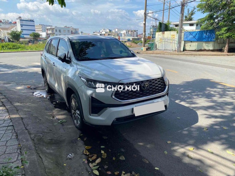 Toyota Innova Cross 2025 Xăng - Điện 9000 km