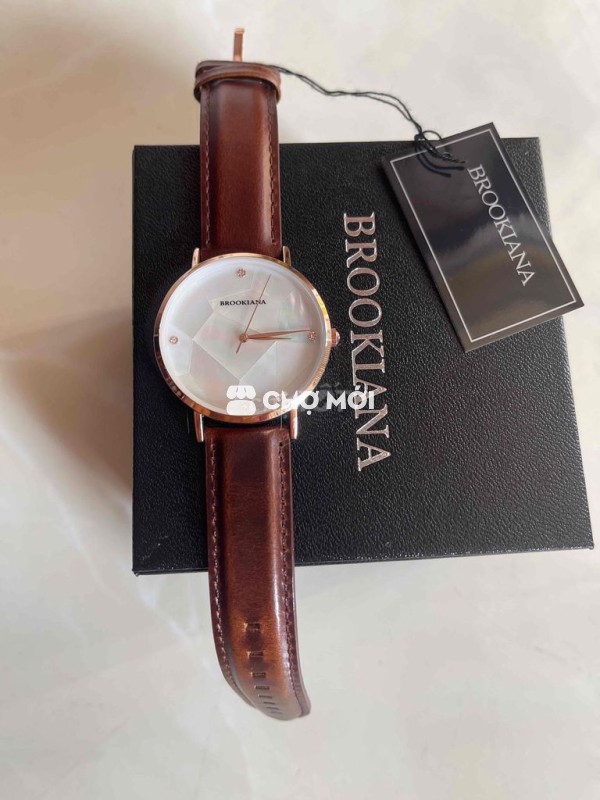 Đồng hồ BOOKIANA mặt số khảm xà cừ, gắn 4 viên đá