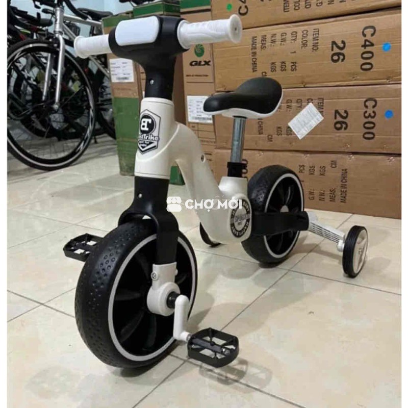 xe mới trong thùng có nhạc và đền