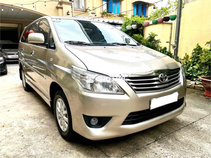 Toyota Innova 2.0E 2012. Xe gia đình, sơn zin